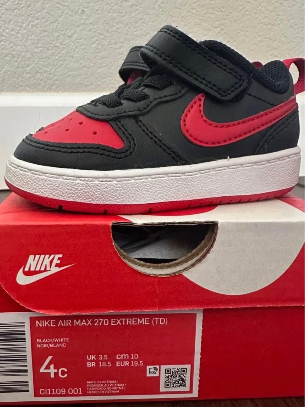Nike Kids Black and Red Low-Top Sneakers with Hook-and-Loop Strap